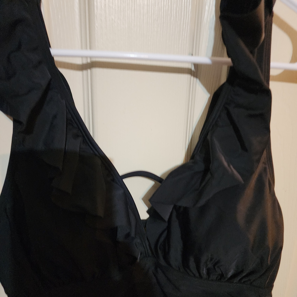 Cupshe Black Ruffled One Piece Swimsuit - Picture 4 of 6
